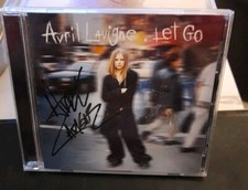 Avril Lavigne :  Signed CD : Let Go  NEW.  A2...