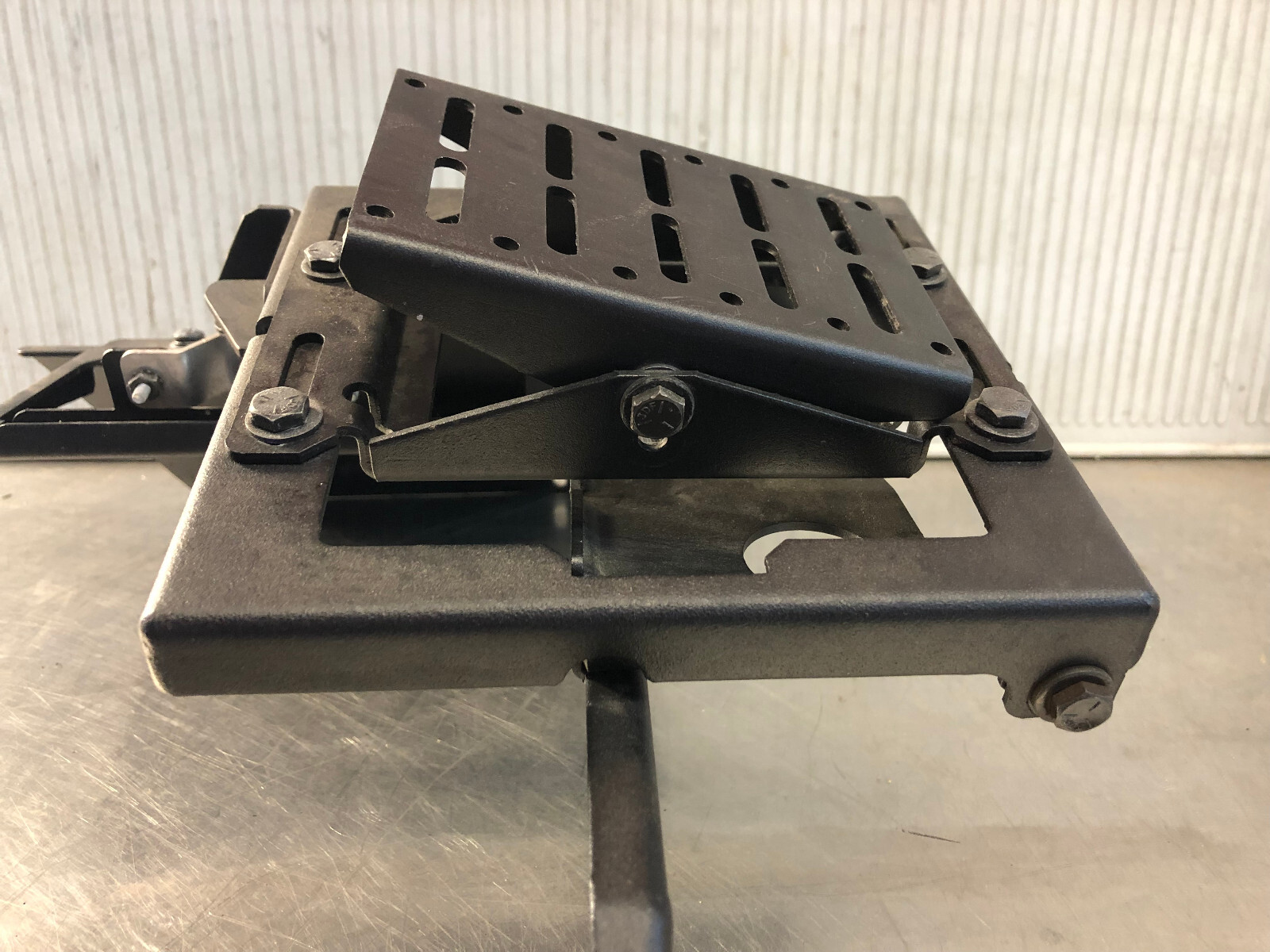 HAVIS Monitor/Tablet Dash Mount - CM006108 (Discontinued) - Great Condition!