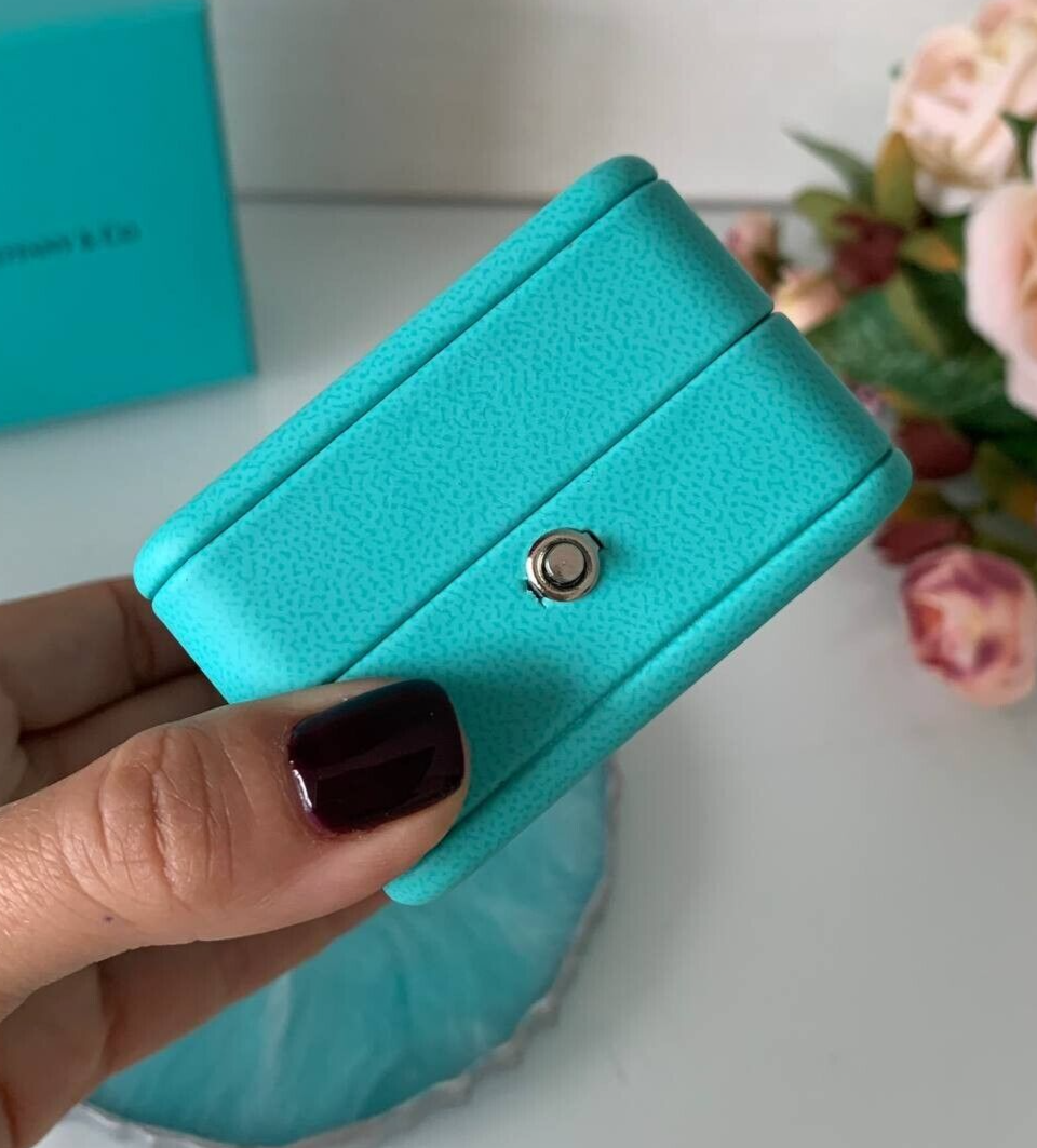 New Tiffany&Co Gift Packaging for Necklace or Bracelet or New Tiffany&Co Gift Packaging for Necklace or Bracelet or