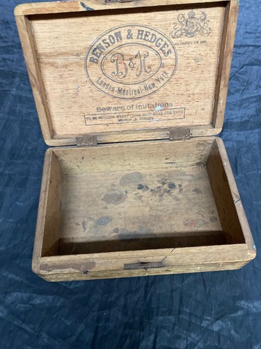 Vintage BENSON & HEDGES Hinged Wooden Cigar Box - Picture 9 of 12