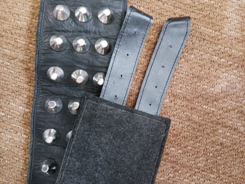 Cintura VINTAGE in pelle metallo pesante rivetto borchiato vita DOPPIA FIBBIA TAGLIA MEDIA - Foto 4 di 9