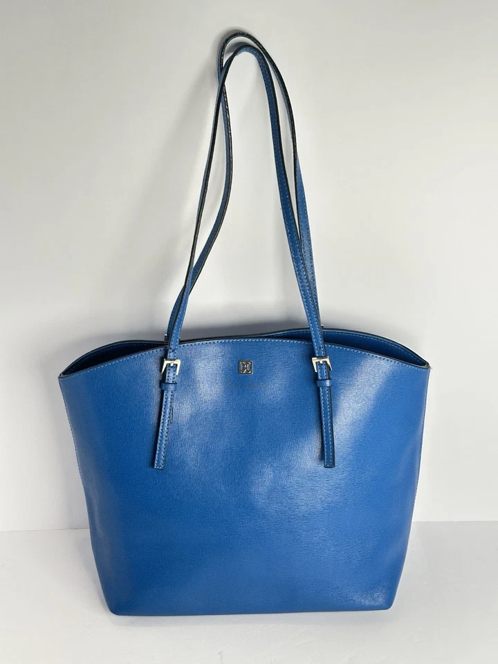 Bolso de Mano de Cuero Saffiano Azul Brillante Coccinelle - ¡En muy buen estado! Foto 2 de 4