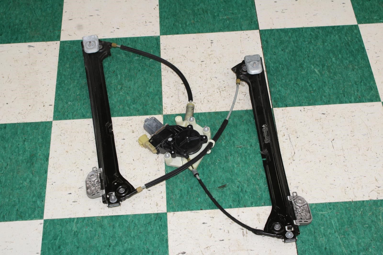 Maserati Ghibli 2014-2017 Front Left Window regulator