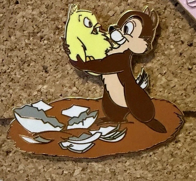 Заколка Disney Shopping Pin 34080 Chip Chicken In The Rough Le 250 - Изображение 3 из 4