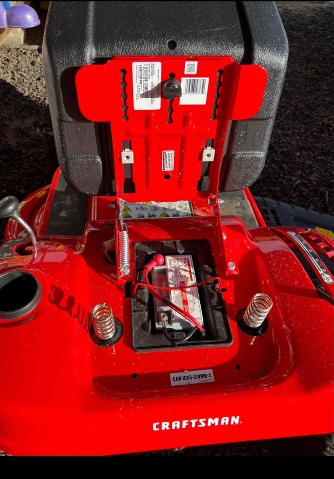 Craftsman T110 42in 17.5HP Gas Riding Tractor （New） - Image 4 of 4