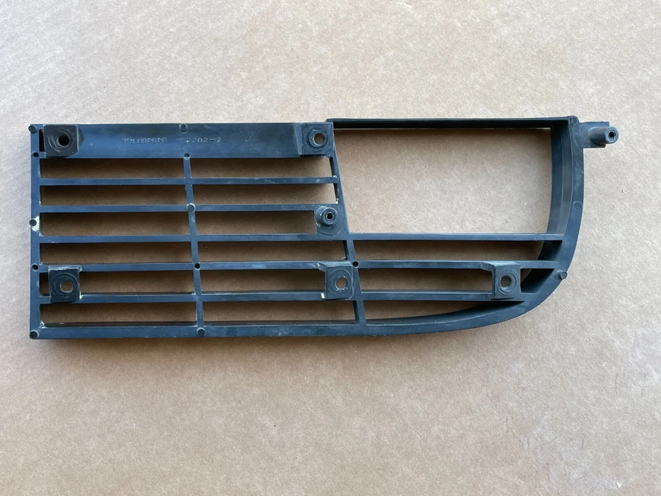 Parrilla de luz para parachoques delantero Corvette lado derecho GM 75 76 77 78 79 Foto 2 de 2