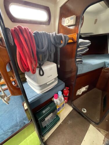 Halcyon 27 full keel sailing boat - Picture 9 of 13