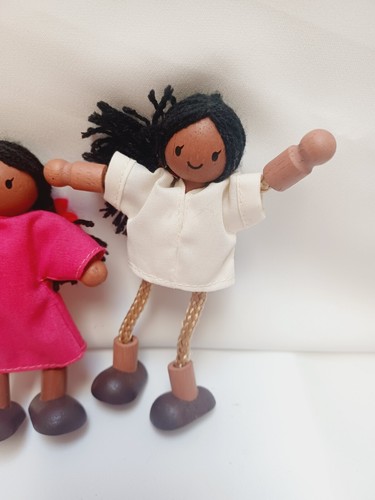 PlanToys Holzpuppen 4" 5" Einweg Stoff schwarze Haare Menge 3 Shirts Kleid - Bild 4 von 12
