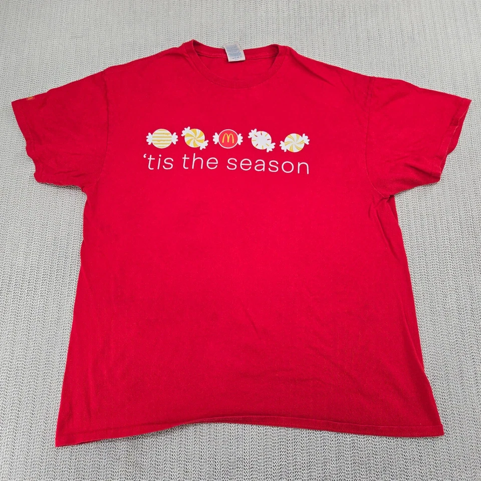 Camisa de Empleado McDonalds Para Hombres Grande Crew Gráfico Rojo Manga Corta Tis The Season Foto 2 de 4