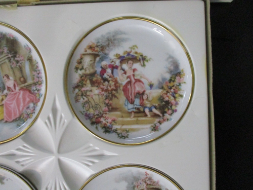 Vintage Kaiser Porzellan Set of 6 Miniature 4" Plates - Romanic Scenes - w Box - Imagen 4 de 11
