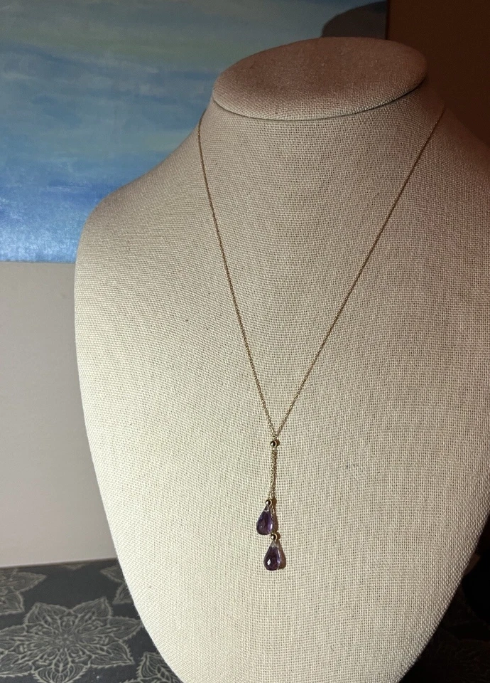 Collar colgante de amatista de oro de 14k Foto 3 de 4