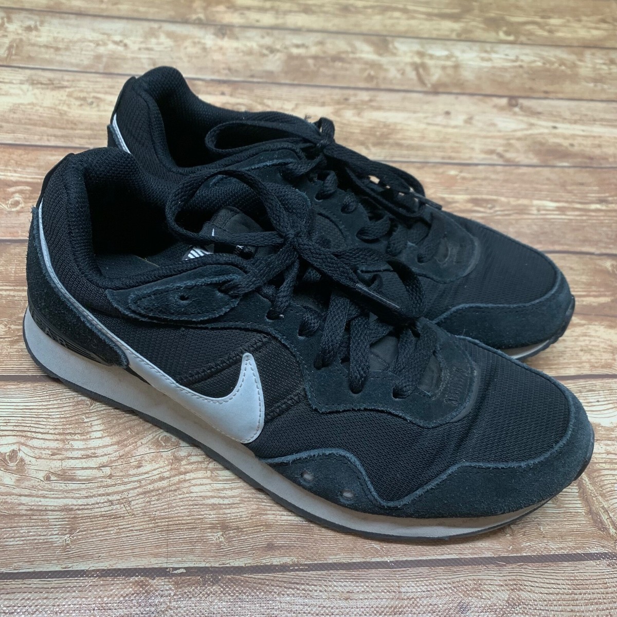 nike wmns venture runner