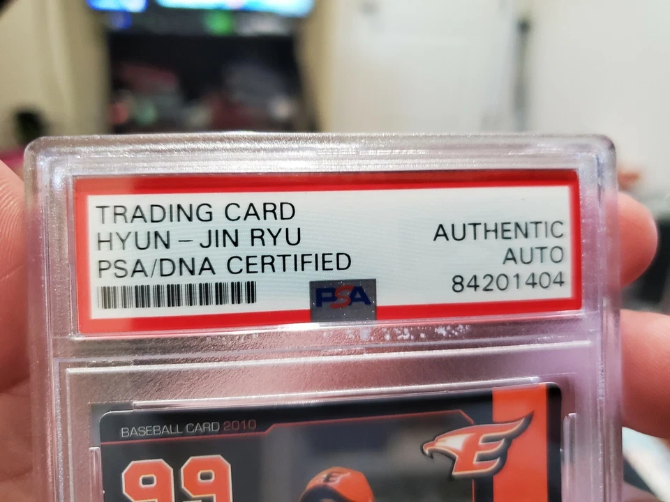 Hyun Jin Ryu Eagles Dodgers Blue Jays RARE Autograph Korean Baseball Card - Image 2 of 3