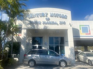 2010 Toyota LE LOW MILES 41,871 1 OWNER 7 PASSENGER