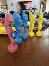 VTG 1991 MILTON BRADLEY BOWLING GAME PARTS LOT OF 5 PLASTIC FISH