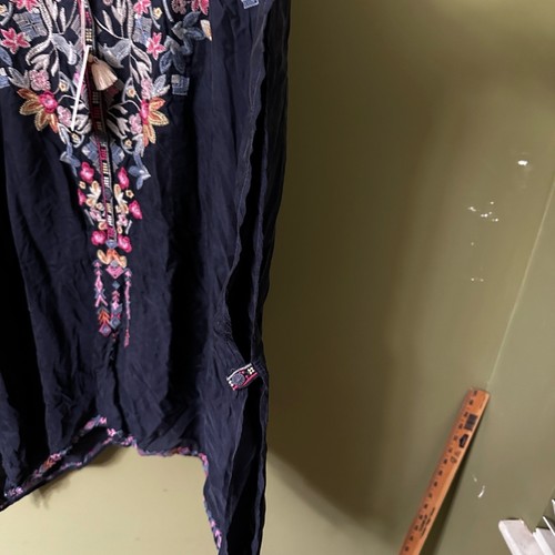 Nuevo con etiquetas Poncho Johnny Was Mujer Talla M Azul Marino Biya Alia Cupro Boho Bordado Elegante - Imagen 10 de 12