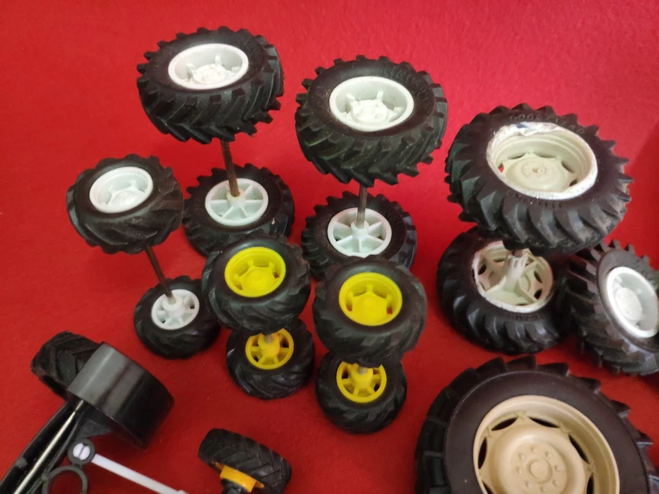 LOTTO RUOTE VINTAGE TRATTORI MEZZI AGRICOLI CARRI DIORAMA RESTAURO MODELLINI ROS - Immagine 3 di 4