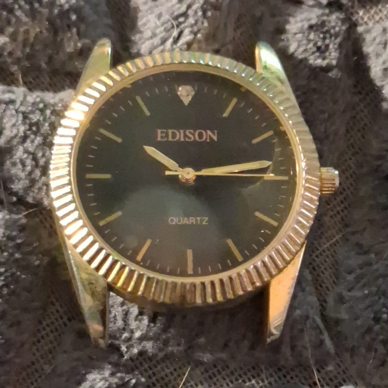 Edison Quartz Analog Dress Watch Black Dial Baton Indexes Gold Tone Round