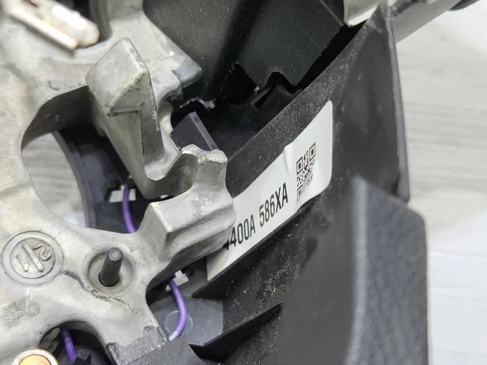 Volante Mitsubishi Mirage 2020-2022 con interruptores de control OEM negro Foto 4 de 4