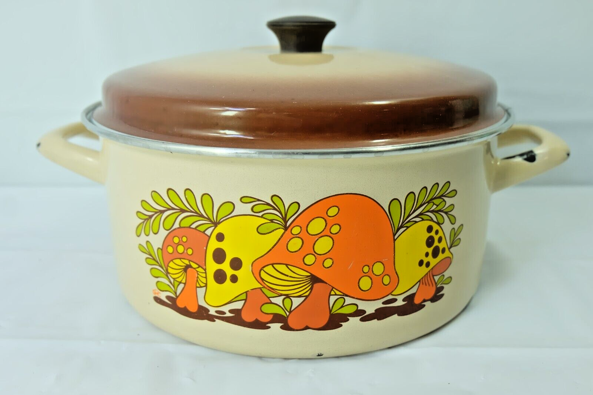 未使用　キノコ柄　琺瑯鍋　昭和レトロ　琺瑯　メリーマッシュルーム　ヴィンテージ SEARS Vintage 1970s Merry Mushroom Harvest Gold Enamel Coated 10in