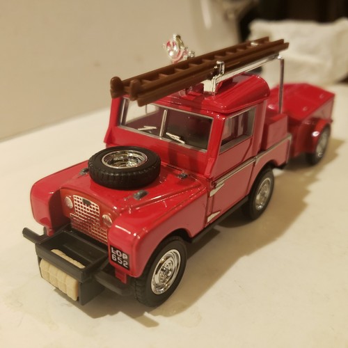 Matchbox Models of Yesteryear 1952 Land Rover Auxiliary 1:43 Scale Diecast YFE02 - Picture 7 of 12
