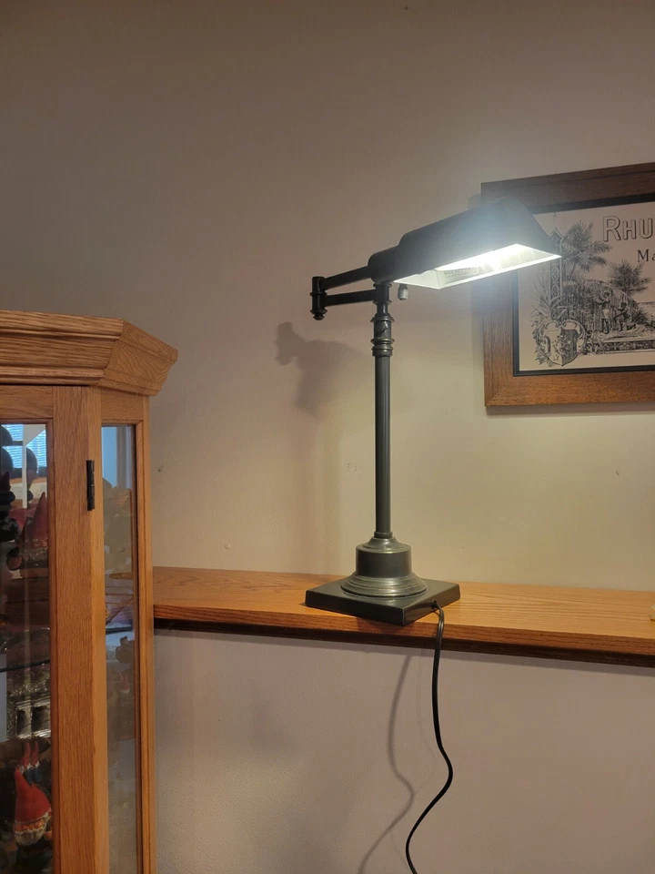 LÁMPARA BANQUEROS BRAZO OSCILANTE 21 PULGADAS (H) CON 20 PULGADAS BRONCE MUY PESADO ❤️❤️❤️ Foto 3 de 4