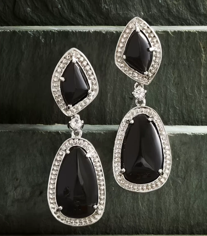 Increíbles pendientes colgantes de lujo hechos a mano de espinela negra y diamantes creados en laboratorio Foto 2 de 4