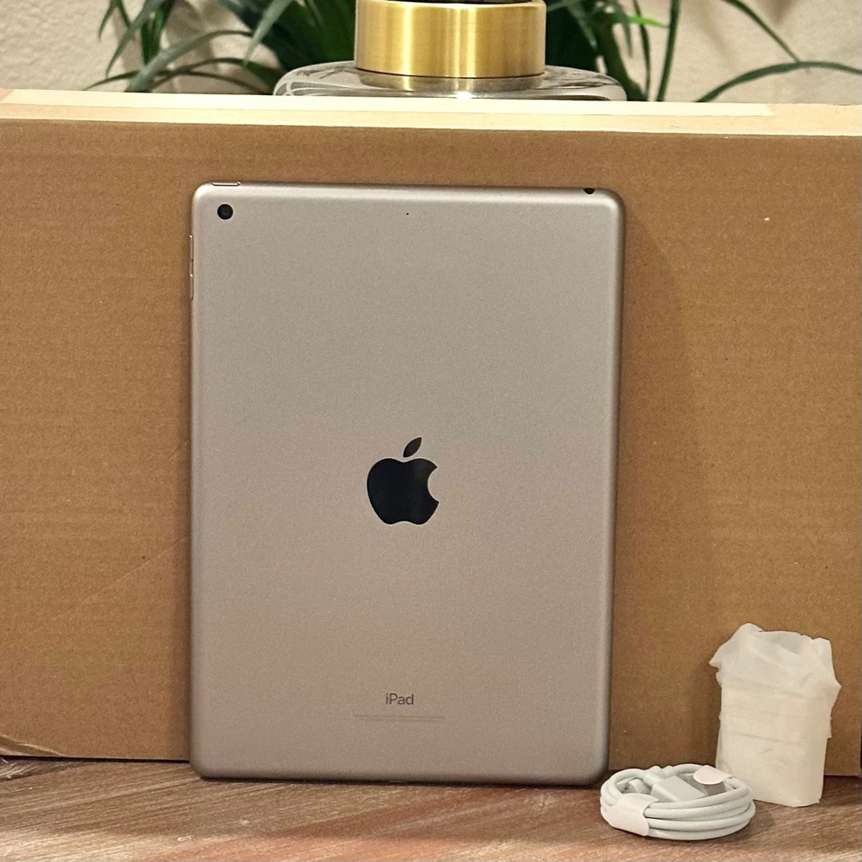 Apple iPad 5ta generación 32 GB (WiFi) MP2F2LL/A (gris) incluido con cargador Foto 3 de 4