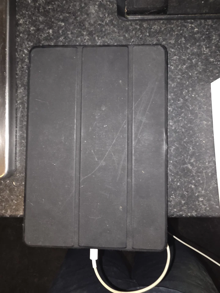 Apple iPad Air 10 · 64GB · Wi-Fi + Cellular, photo 2 of 4