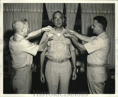 1967 Press Photo Lt. Colonel John Jackson pinned with new rank insignia