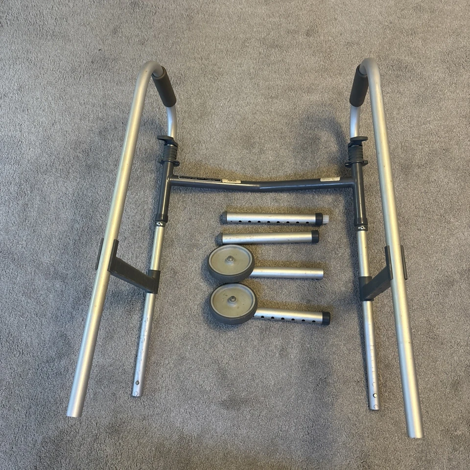 Andador Plegable INVACARE Modelo 6291-A Altura Ajustable Hasta 300 Lb Foto 2 de 4