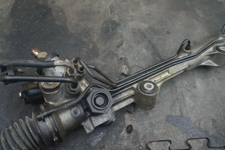 Barra de engranajes de dirección y piñón 1w6z3504aarm OEM Ford Thunderbird 2002 *NOTA* Foto 3 de 4