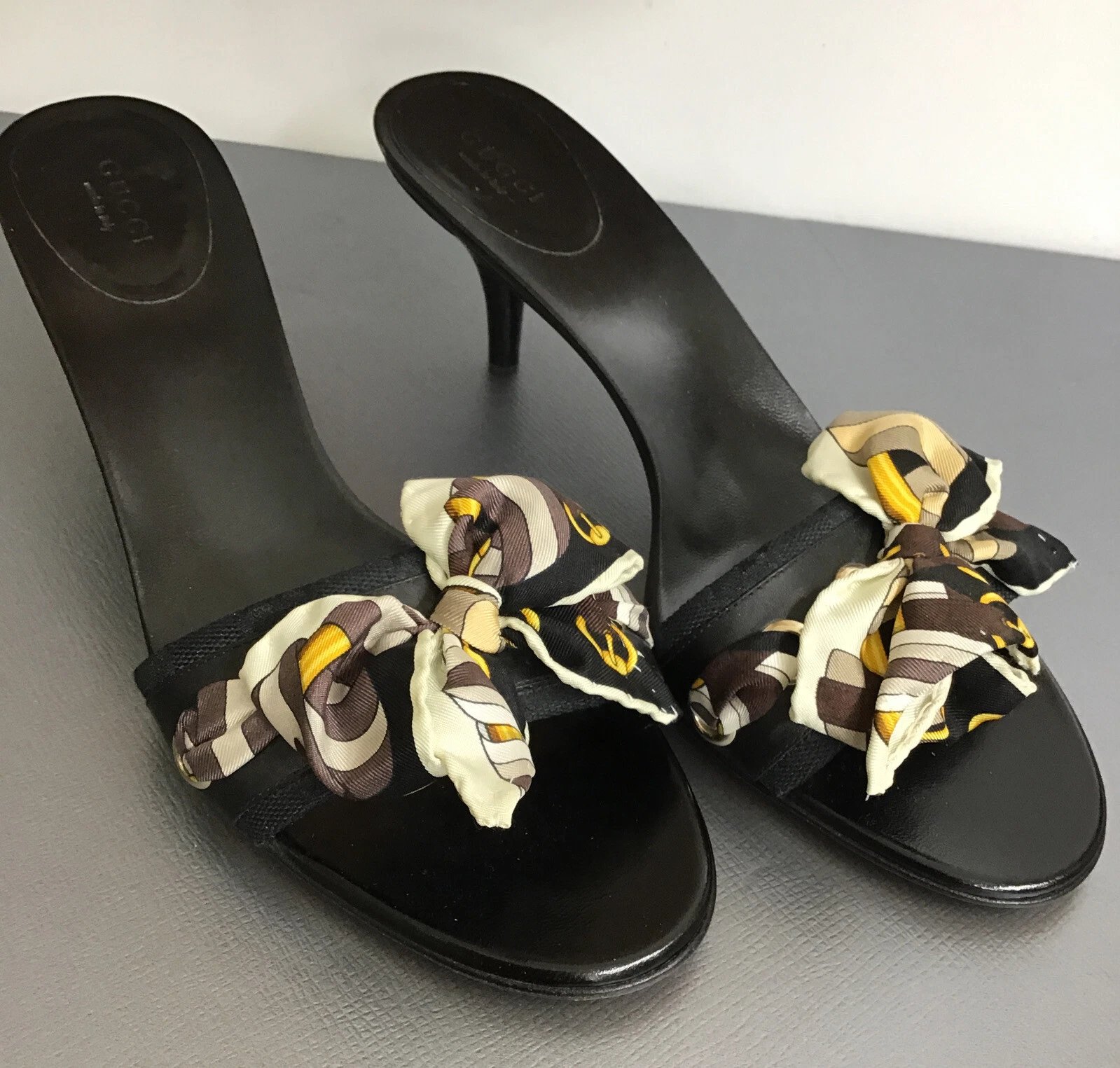 Foulard imprimé noir Gucci logo Mule tissé dans la sangle talon de chaton neuf taille 9B