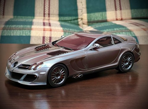 GT Spirit Mercedes-Benz SLR McLaren MSO Edition Selenite Gray GT365 1/18 - Picture 4 of 11