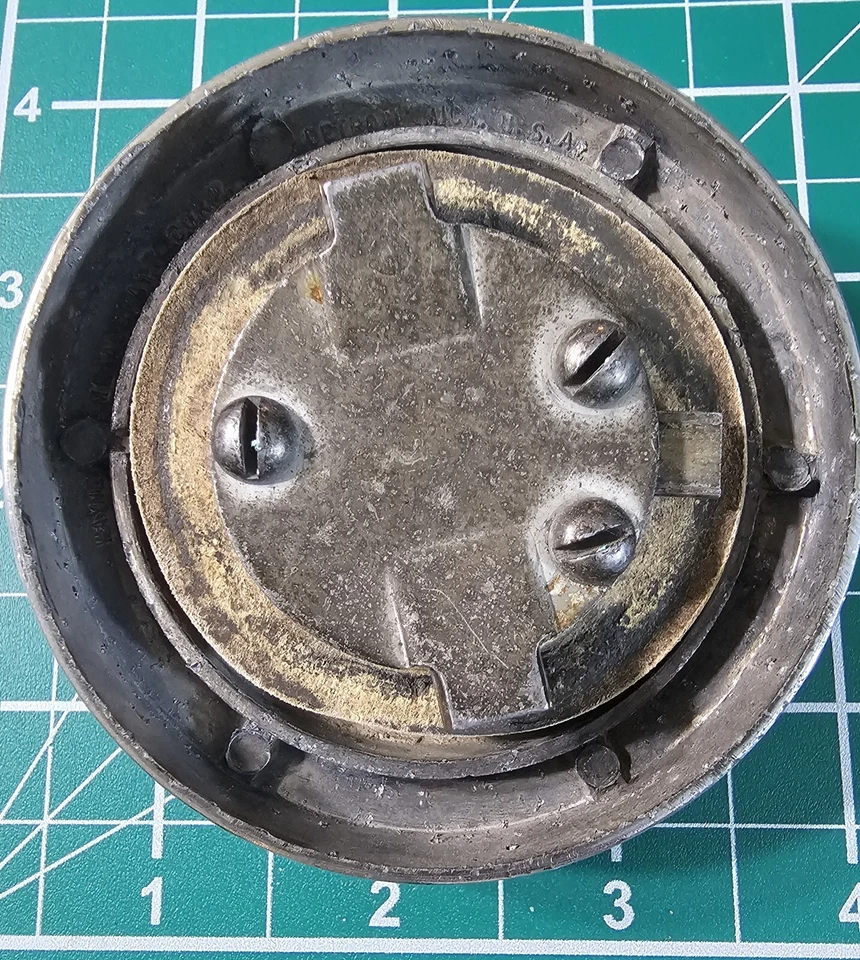 Tapa de gas de bloqueo cromado Nash, sin llave RARA Foto 3 de 4