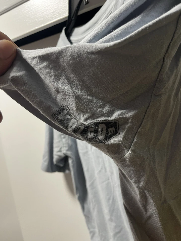 Volcom Men's Short Sleeve T-Shirt Size Large Y2K - Image 3 of 4