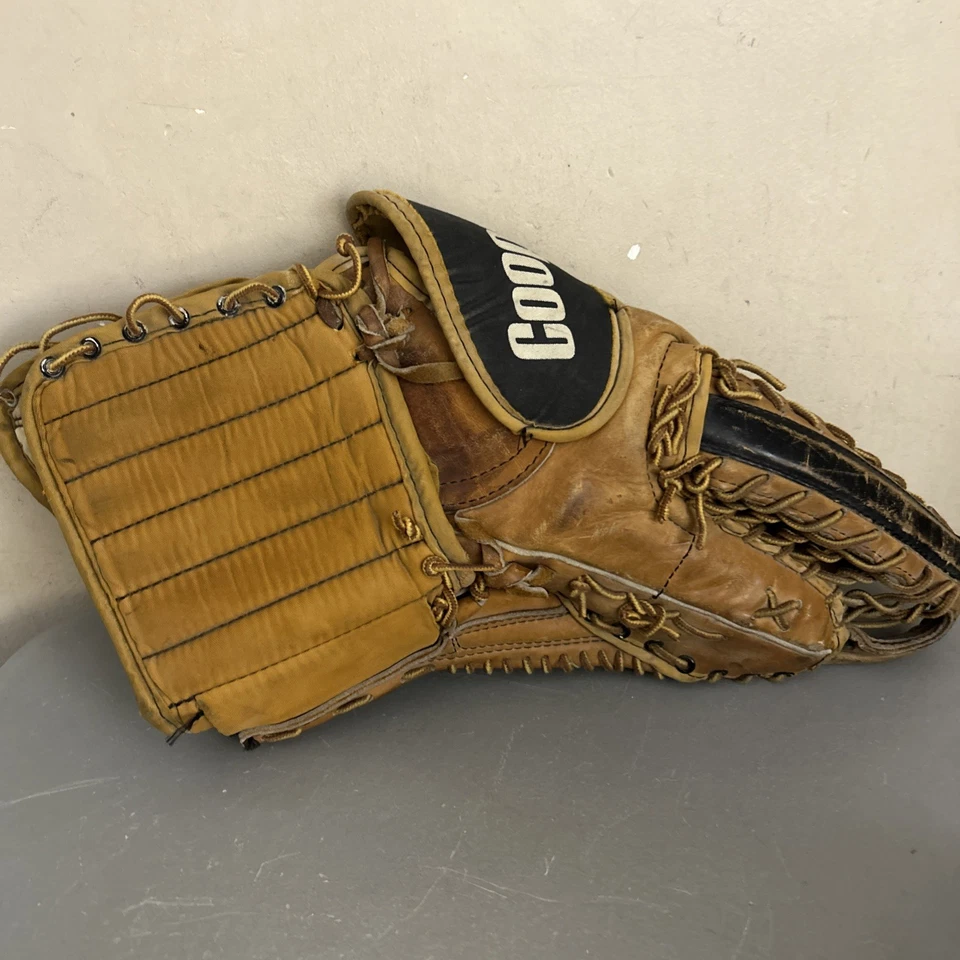 Vintage Cooper GM 21 Super Pro Goalie Trapper Glove - Image 2 of 4