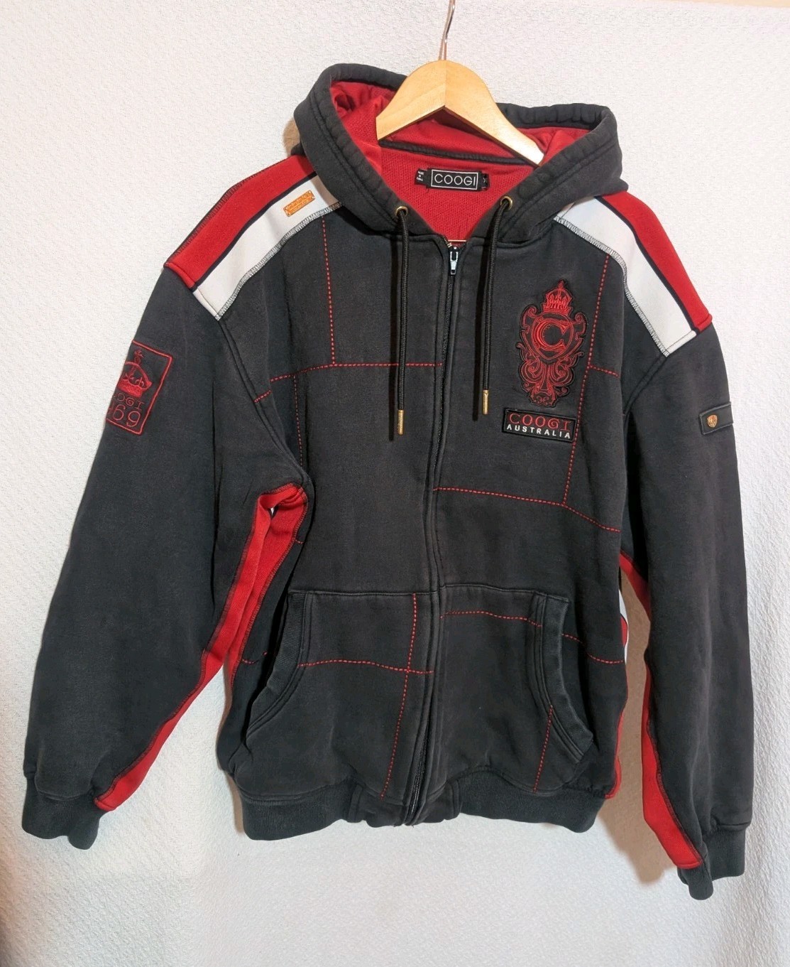 intage COOGI 1969 Hoodie Mens XL Crest Black Red Faded Distressed Streetwear Y2K