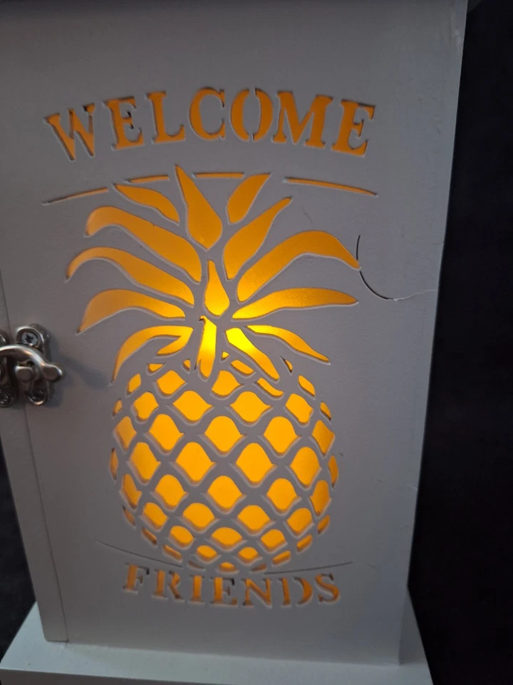 Lanterna de abacaxi Newport RI Hospitality Welcome com vela operada por bateria - Imagem 2 de 4