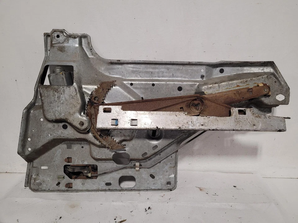 Used Front Right Door Window Regulator Front fits: 1993 Pontiac Bonneville Front - Image 2 of 4