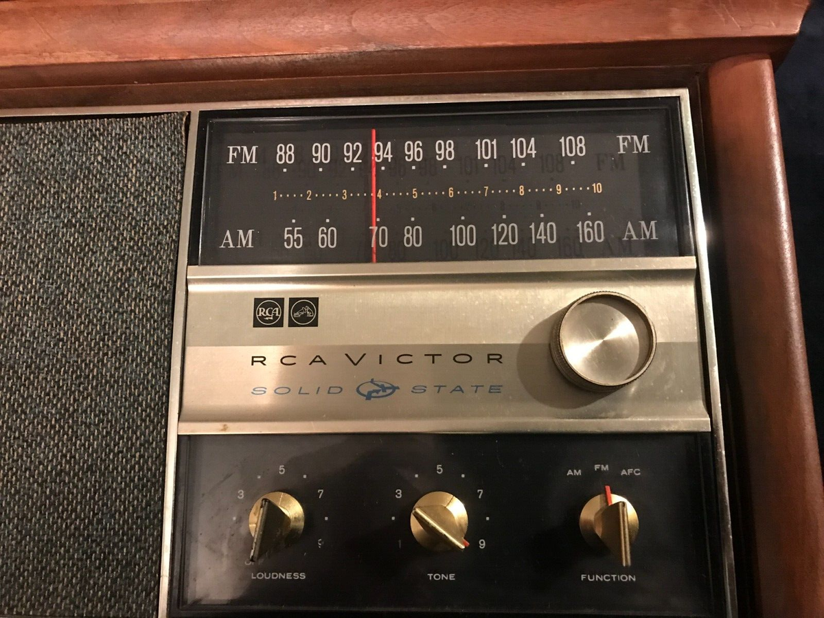 Vintage 1960's RCA VICTOR RHC41W Walnut Solid State Radio Works 17