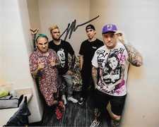 * JORDAN PUNDIK * signed 8x10 photo * NEW FOUND GLORY * 7 * JORDAN PUNDIK * signed 8x10 photo * NEW FOUND GLORY * 7