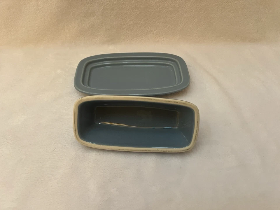 PLATO DE MANTEQUILLA CUBIERTO PEQUEÑO AZUL PERIWINKLE Retirado Fiestaware Foto 2 de 4