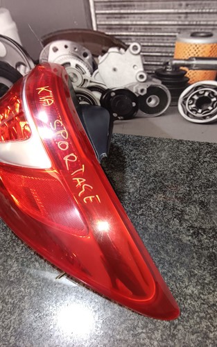 Fanale posteriore destro Per KIA SPORTAGE Dal 2013 ORIGINALE Cod. 92402-3W0 - Foto 7 di 12