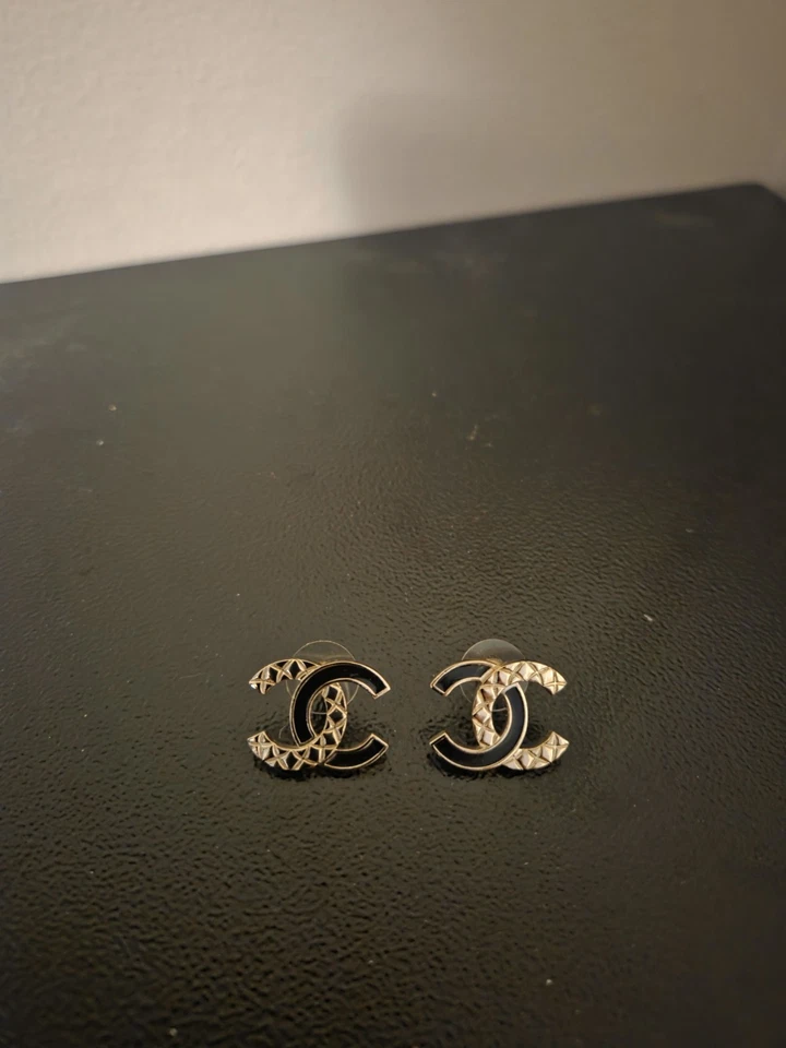 Auth CHANEL CC Black Quilted Earrings - Pre owned / LX5795 - Image 2 of 4