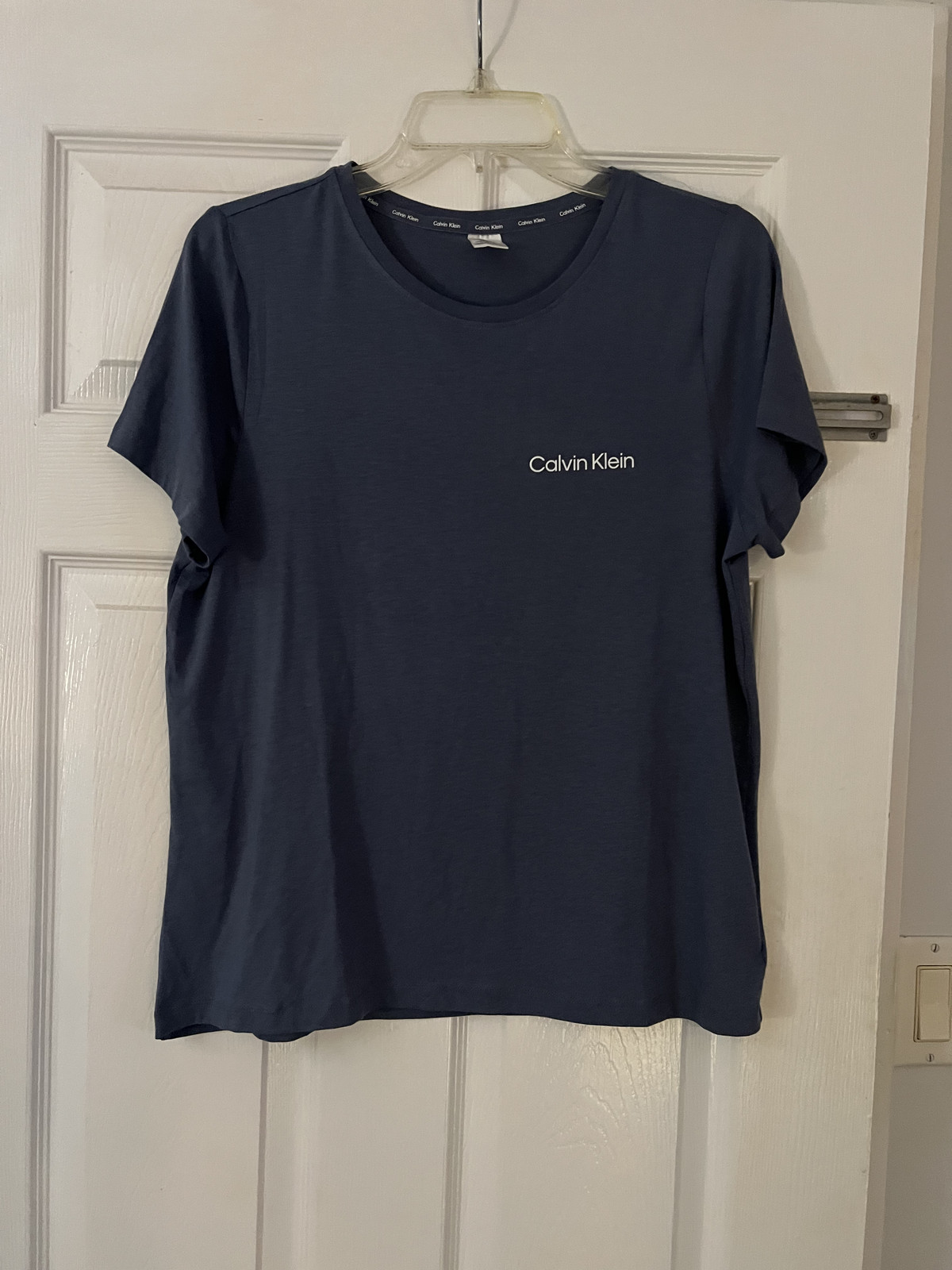 Calvin Klein Men's Navy Blue T-Shirt - Medium