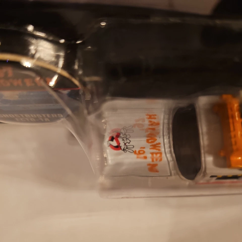 RARE CHASE Johnny Lightning Frightning Lightnings Ghostbusters Ecto-1A Halloween - Image 3 of 4