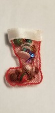 Medias de Navidad artesanales de malla en miniatura con juguetes para casa de muñecas