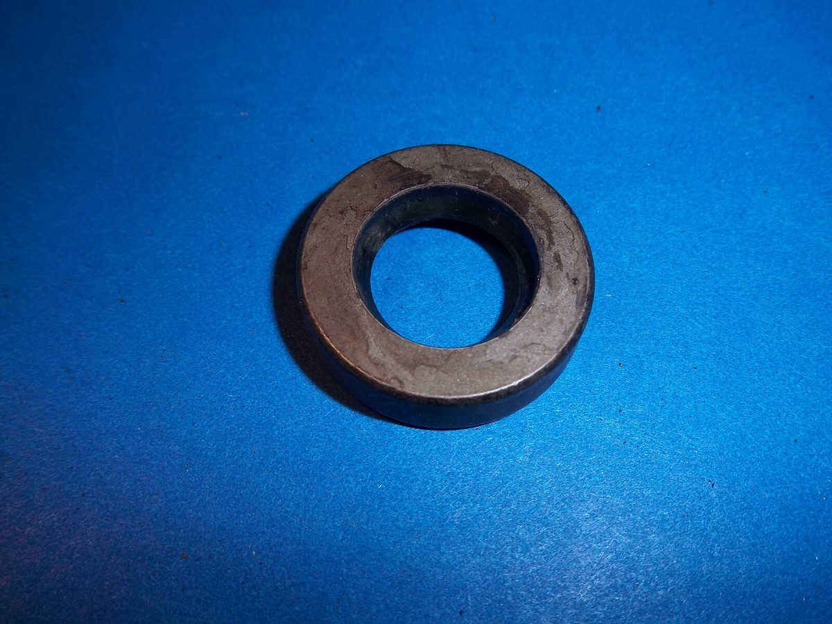 ฅ۶•ﻌ•*☆ NEW Poulan Oil Seal 19042 Original 306 245 Flywheel Side 530019042