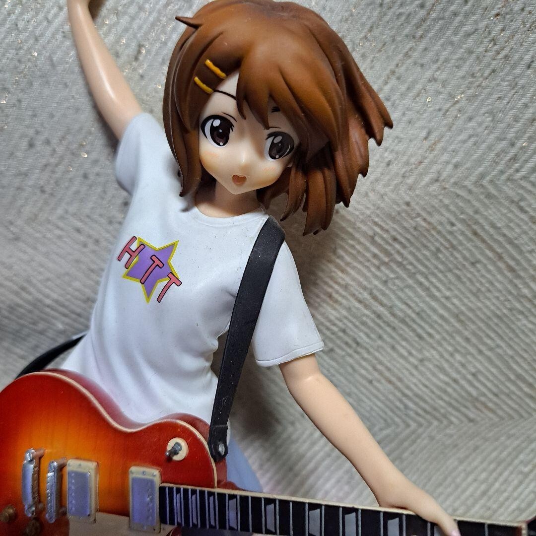 Anime japonés K-ON! Figura Premium Yui Hirasawa Windmill